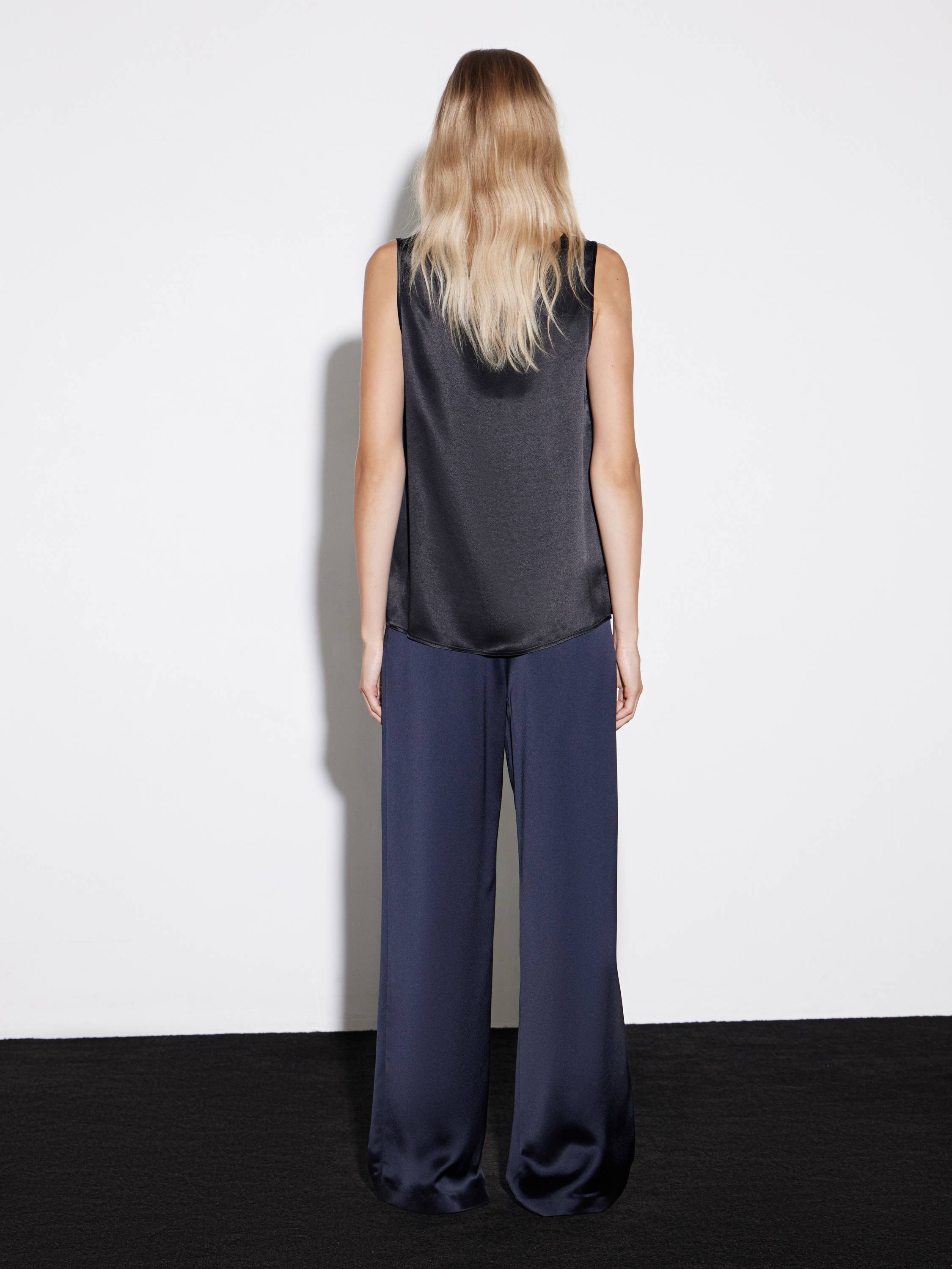 Tailored in luxurious rayon