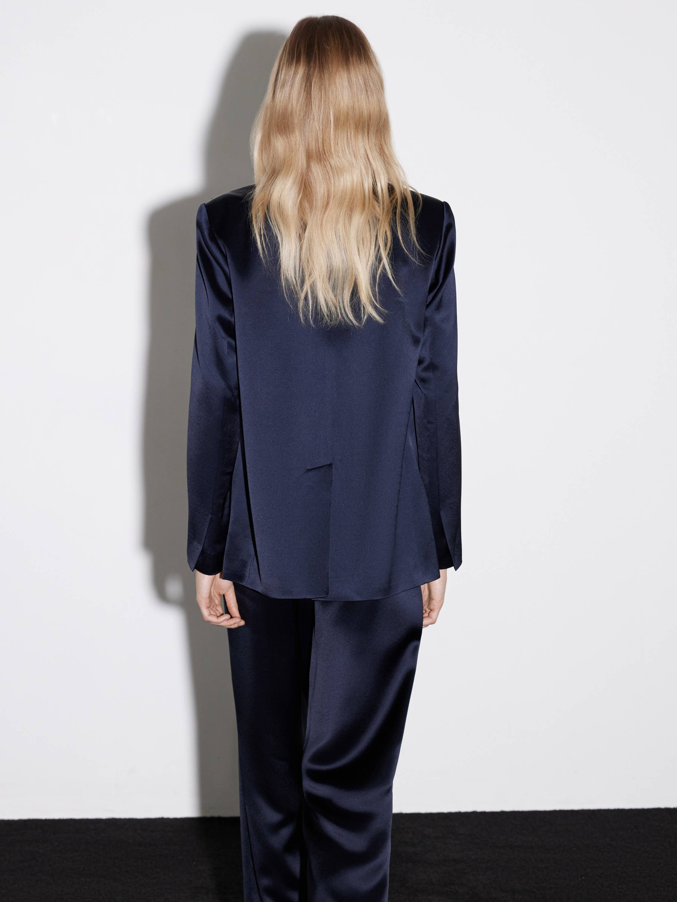 Tailored in luxurious rayon