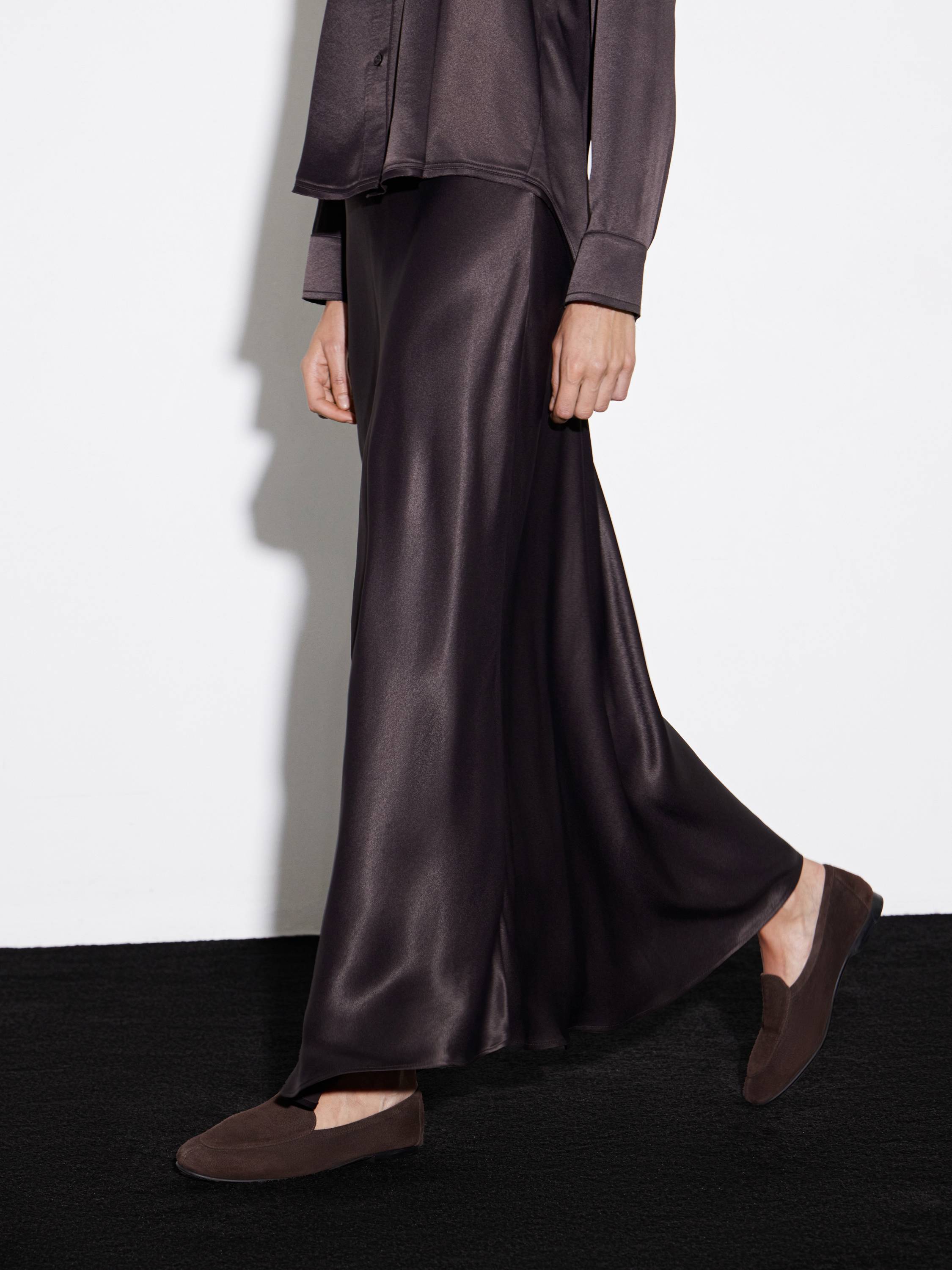 Flowing Satin-Effect Rayon Skirt in Deep Bordeaux