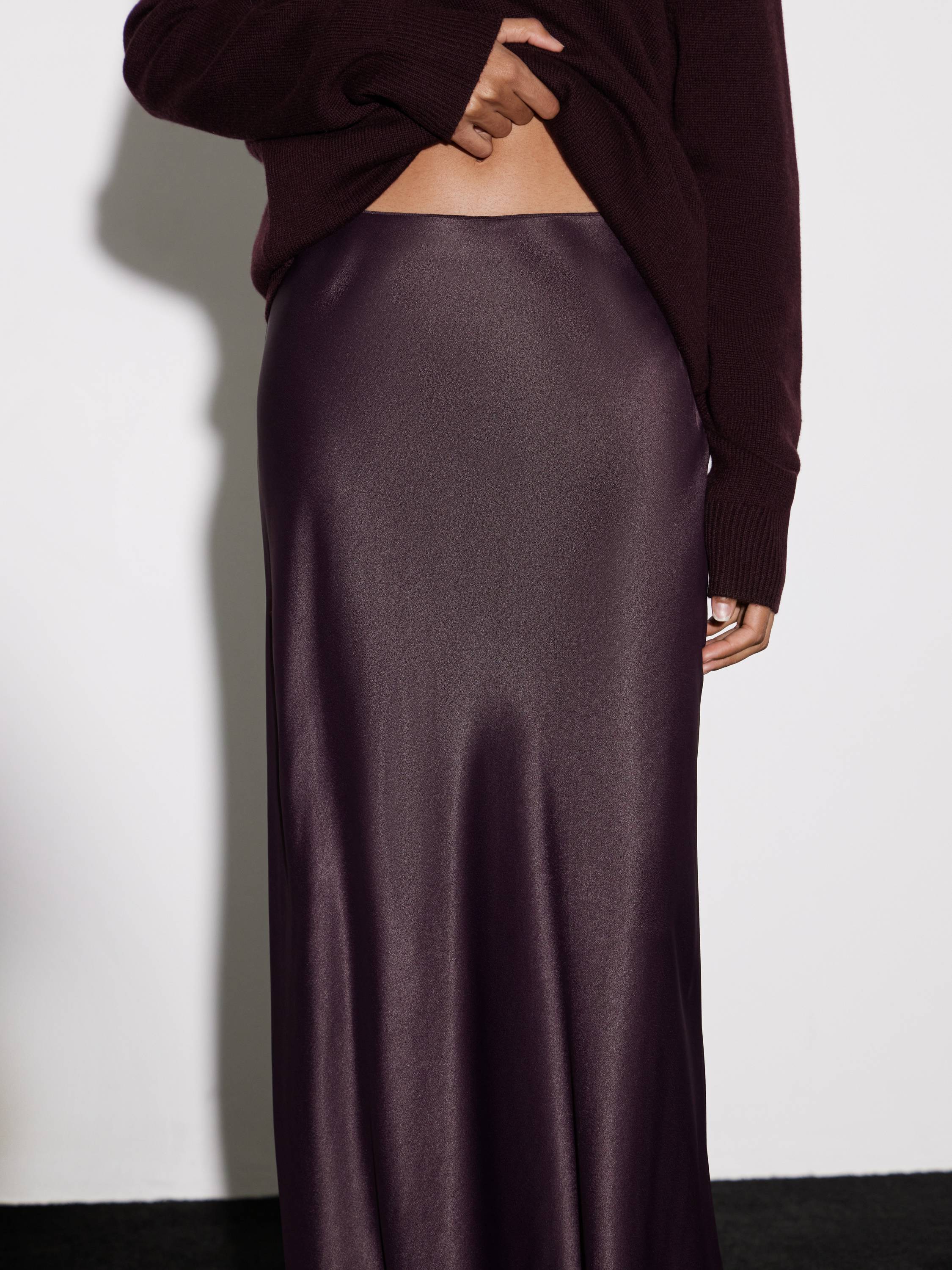 Flowing Satin-Effect Rayon Skirt in Deep Bordeaux