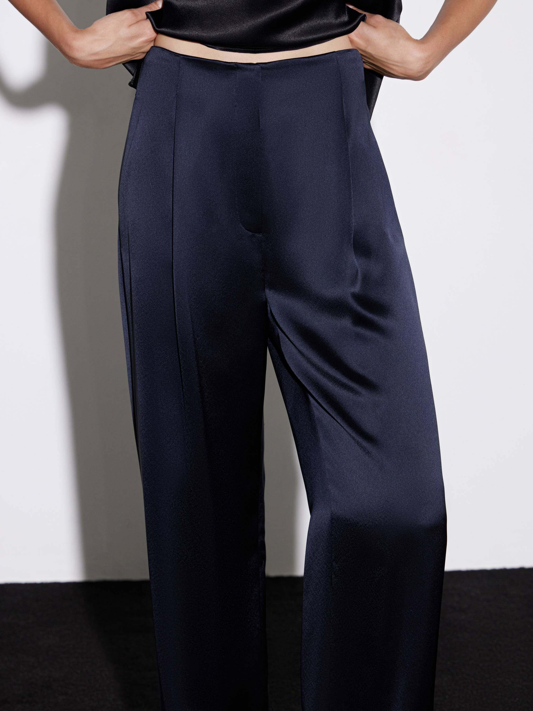 Tailored in luxurious rayon